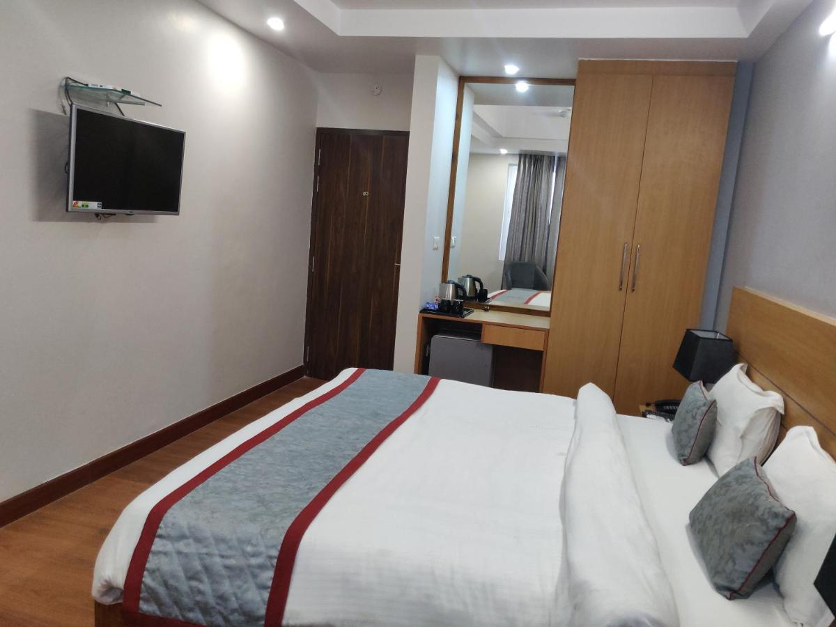 Hotel Sarvin Lucknow Eksteriør billede