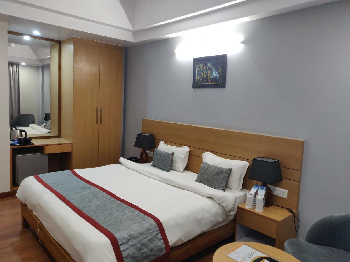 Hotel Sarvin Lucknow Eksteriør billede