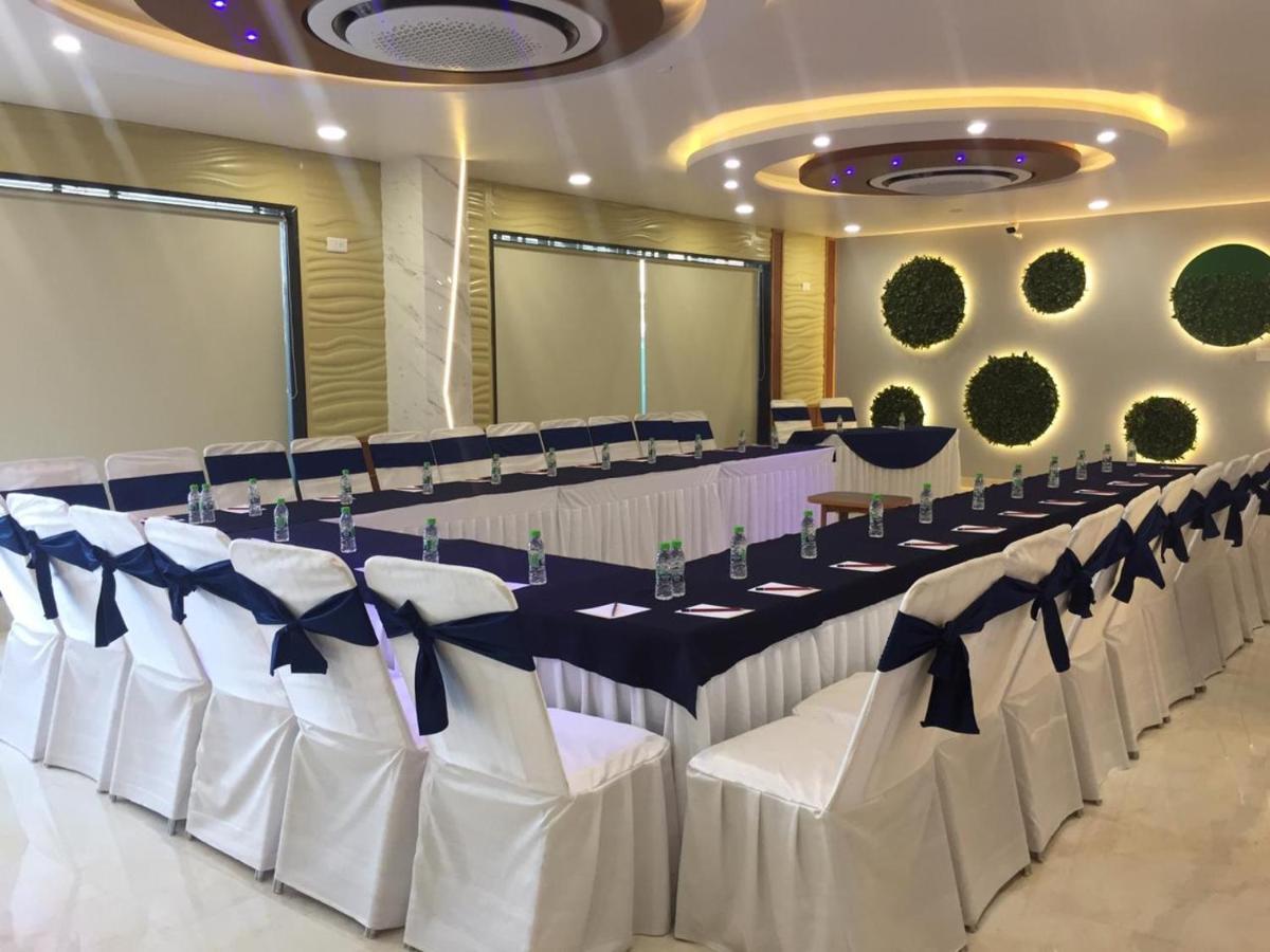 Hotel Sarvin Lucknow Eksteriør billede