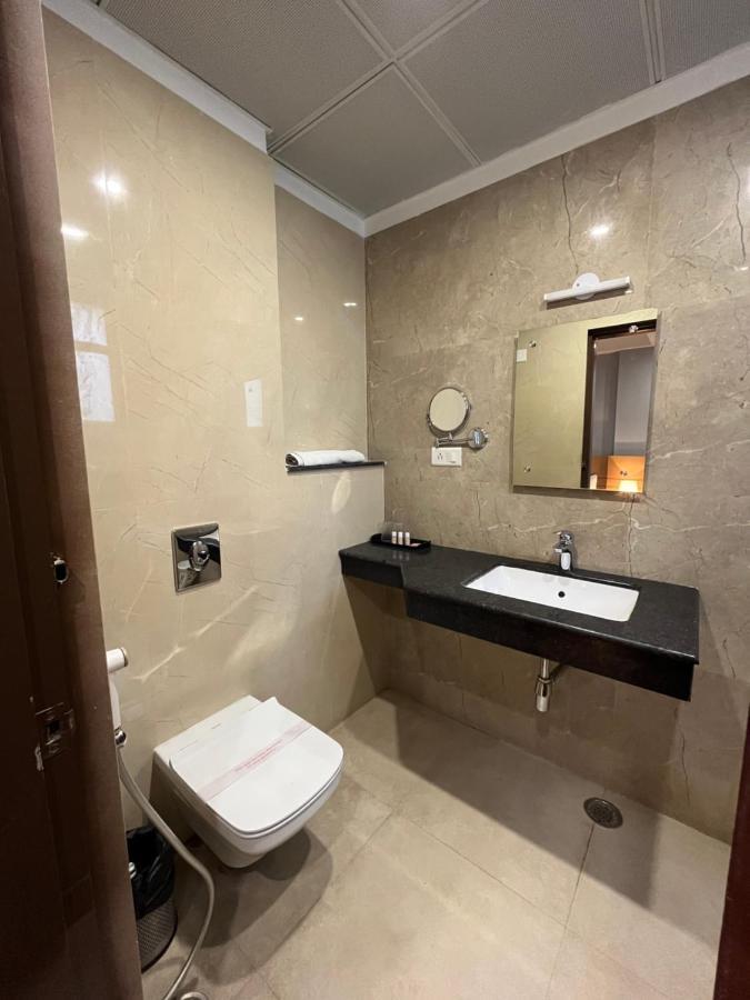 Hotel Sarvin Lucknow Eksteriør billede