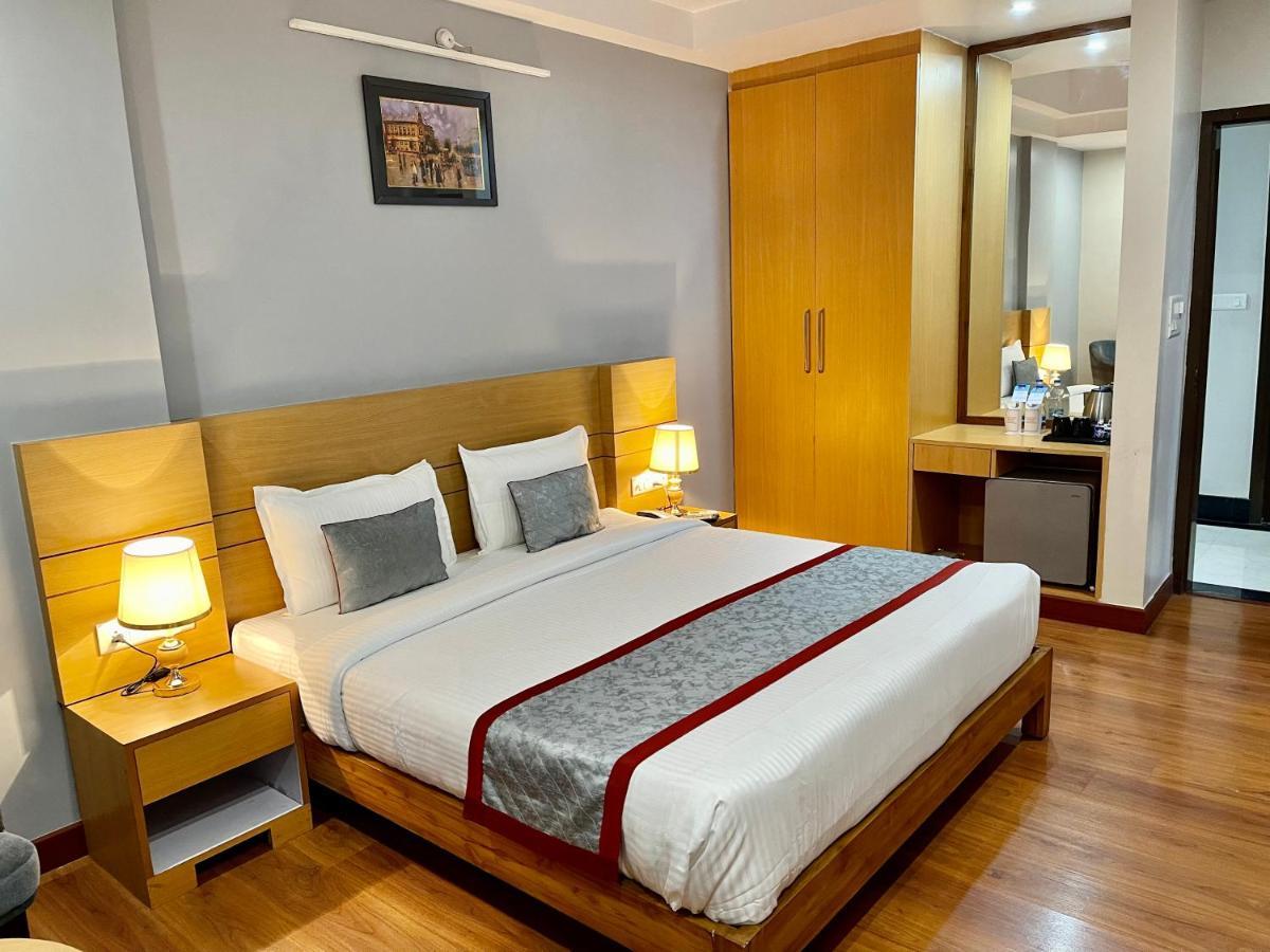 Hotel Sarvin Lucknow Eksteriør billede