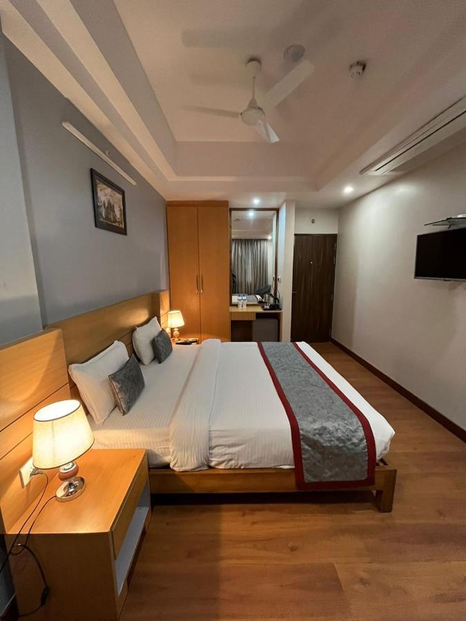 Hotel Sarvin Lucknow Eksteriør billede